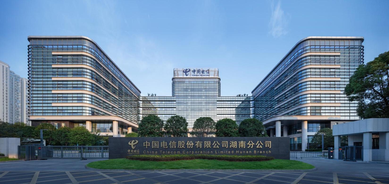公司承建的湖南信息園（調(diào)度大樓、通信機(jī)房、地下室、附屬樓）工程榮獲兩項(xiàng)（土建、安裝）中國(guó)建設(shè)工程魯班獎(jiǎng)